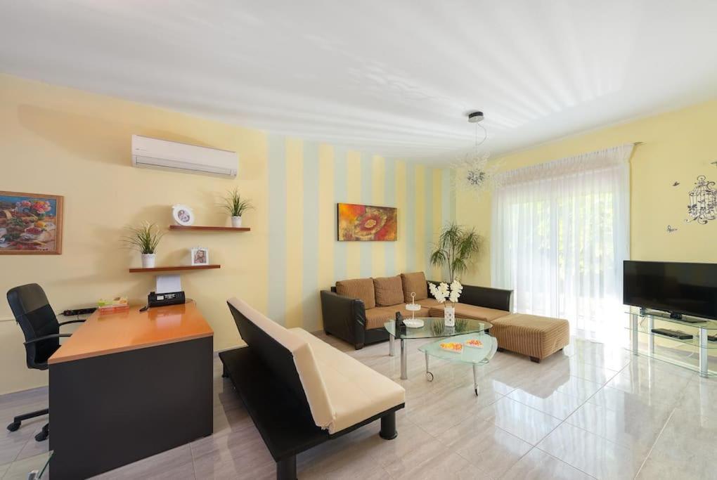 Greek Style Ground Floor Apartment & Pool إياليسوس المظهر الخارجي الصورة